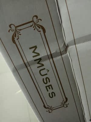 前前后后买了好多件，觉得缪诗的东西不仅漂亮还舒服，最满意的是惊鸿？？什么来着，然后就是无钢圈各种系列了。这件，平常穿80b这次尺码有点大了，不过宽宽松松的也挺好。舒服，嘿嘿嘿(๑Ő௰Ő๑) 夏天可以放当个吊带穿，冬天嘛舒服就好啦。 包装完好无破损，如有需要会再来的。