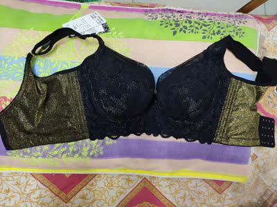 小衣衣收副乳效果还是不错的，颜色也好看，店家服务态度不错，以后就都在她家买了