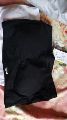 质量不错，不褪色，值得购买。质量很好弹力不错的啦！东西收到了，质量真的很好，很舒适很贴身，快递小哥非常给力，很快就到了，卖家的态度也特别好，对人也很亲切，主要还是东西物美价廉，很喜欢的一次购物，下次还会再来的，相信自己肯定会成为这家店的忠实粉丝，很好宝贝很好 ，物流很快，已经第二次买了，穿上非常舒服，客服棒棒哒，买回来宿舍娃看了也要买。 支持他们家的，十分好评。一直很信任南极人这个品牌 果然没有失望 虽然没有肩带 但不会滑落 穿上很舒服 完全不存在勒的感觉 很满意的一次购物 喜欢的可以放心购买 布料很好 很舒服裹胸挺好看的，质量什么的也特别好，弹性大，穿起来也不勒，挺舒服的，也不跑，反正我穿着刚刚好，特别柔软，在南极人家买过不少这种贴身的东西反正感觉都挺不错的，也没什么问题，推荐推荐，反正我还是比较信任的，希望越来越好，加油