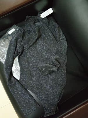 闪亮闪亮的，很漂亮，肤感也很棒。