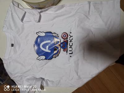 衣服颜色很正，料子是棉里加点莱卡，有点微弹。洗了不掉色，图案也很漂亮。物流还是很快的