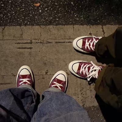 鞋子质量很好，做工精细，穿着合脚，很轻盈走路很舒适，版型百搭流行，点赞