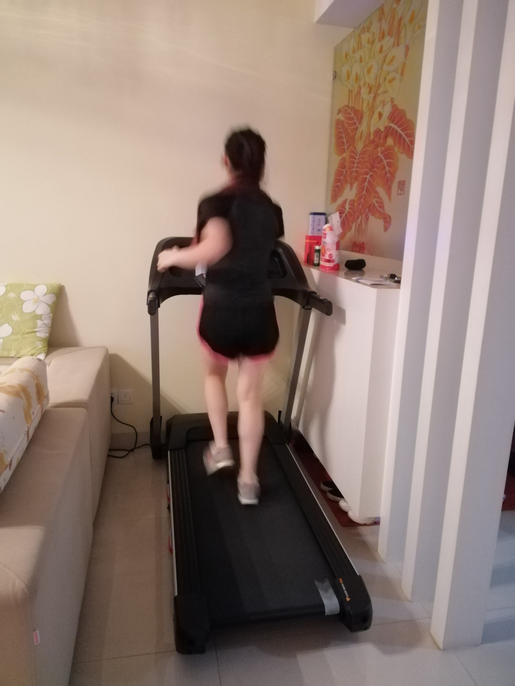 曝光揭露华为DFH舒华9119超静音跑步机怎么样很差吗?用了三个多月感受
