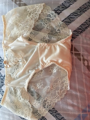 我为什么每个商品的评价都一样，因为在淘宝买的东西太多太多了，导致积累了很多未评价的订单，所以我统一用段话作为评价内容。淘宝购物这么久，有买到很好的产品，也有买到比较坑的产品，如果我用这段话来评价，说明这款产品没问题，至少85分以上，而不好的产品，我绝对不会偷懒到复制粘贴评价，我绝对会用心的差评，这样其他消费者在购买的时候会作为参考，会影响该商品销量，而商家也会因此改进商品质量。