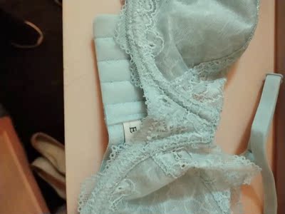 豆绿色美哭了,是夏娃家的忠实粉啦,轻薄适合小胸 豆绿色美哭了,是夏娃家的忠实粉啦,轻薄适合小胸