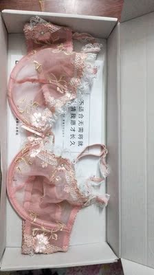 第一次买这种内衣，很薄，很柔软，好看，温柔，恬静，小家碧玉的感觉，真的很喜欢。