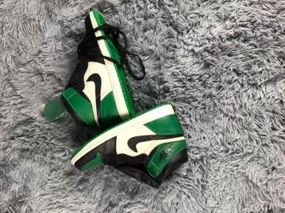 要想生活过得去，咋能不带一点绿，哈哈，开玩笑，鞋子还是不错的，老铁没毛病