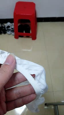 买来的辣鸡，女朋友1.58，85斤都穿不下，这是给小孩子穿的？