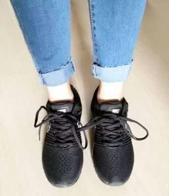 很百搭,穿了很长时间也不臭脚!质量很好,没出现什么质量问题!和我上一双耐克实体店买的一样 很百搭,穿了很长时间也不臭脚!质量很好,没出现什么质量问题!和我上一双耐克实体店买的一样