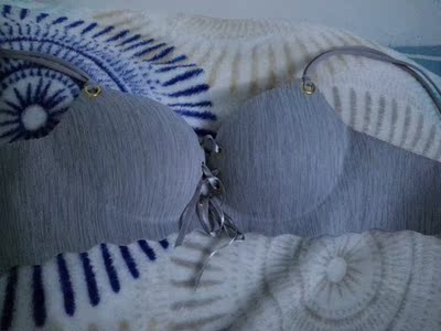 合适，但是穿一天后也会有压痕，就是那个手的位置，穿上真的有胸，但是脱了之后就真的感觉会造成形变，本来再来两件，但是真的需要考虑，应该穿这个还是穿运动装