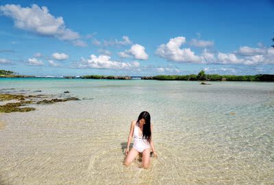 好看，不过后背带子设计不合理，下面一个根比上面的一根短太多，两根带子只相隔一厘米，谁的腰围会在一厘米以内的距离突然少几厘米呢