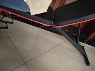 宝贝收到了，质量非常好，描述相符一样实用，对像我这种于没时间天天去健身房运动的人来说真的的确是个好东西，快递员服务态度很好，价钱非常厚道，性价比非常高，感觉赚到。买它用来练腹肌和甩掉腰背部多余脂肪的，配合健身教程让锻炼起来更有效率，很容易上手，质量强硬，四合一产品设计，有个这样的健身器材在家里实在很方便。客服的服务也很好。