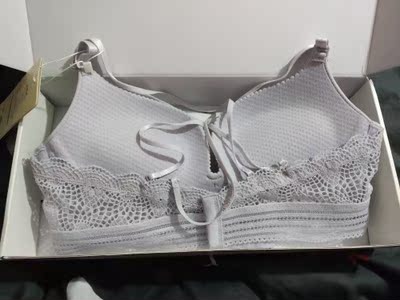 内衣不错,手感很好,上身效果也很赞,收副乳,还有美背,很好看。无钢圈的,穿着很舒服,完全没有束缚感,真心满意 内衣不错,手感很好,上身效果也很赞,收副乳,还有美背,很好看。无钢圈的,穿着很舒服,完全没有束缚感,真心满意