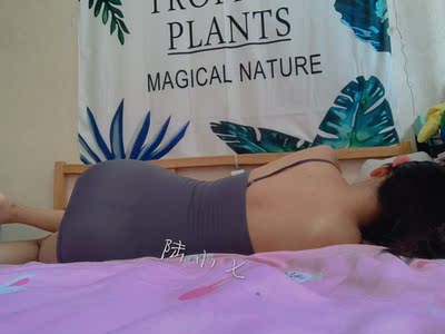 物流很快,第二天就收到了,衣服质感滑滑的,穿上很修身,挺显瘦的,肩带可以自由调节长短。一下买了好几件,喜欢! 物流很快,第二天就收到了,衣服质感滑滑的,穿上很修身,挺显瘦的,肩带可以自由调节长短。一下买了好几件,喜欢!