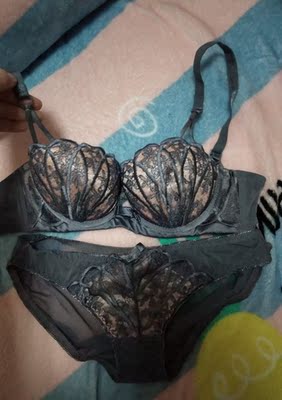 很漂亮，杯型非常性感，很少女，稍微有点厚，我把垫子拿掉的，