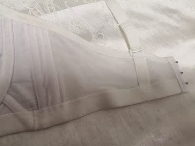 第二次来买了，这回选购了黑色和白的滴，质量挺好的，穿上挺舒服的，双十一活动很给力，店家还赠了内裤