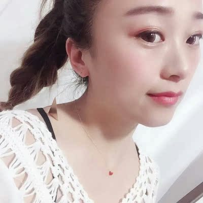 小红心挺迷你的,不过大了估计反而没这么好看了,链子的长短可以调节,不过个人感觉短点好看些,挺喜欢的 小红心挺迷你的,不过大了估计反而没这么好看了,链子的长短可以调节,不过个人感觉短点好看些,挺喜欢的