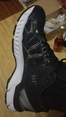 上脚体验还行，同样265的尺码，美津浓的包裹感会更好，鞋底没wave sky软，仅到手试穿感觉，到时跑几十公里后再比较感觉