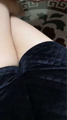 自从和男朋友交往后下面就变的黑黑的了。以前和皮肤其他地方的颜色是一样的,我这算是后天的。开始感觉没什么效果,我用到大概20多天时开始感觉到效果了,可能我的吸收不是很好吧。有时候也懒,没好好的按摩。这个见效的时间也是因人而宜的吧。目前大腿内侧确实白了不少。感谢这么好的产品。 自从和男朋友交往后下面就变的黑黑的了。以前和皮肤其他地方的颜色是一样的,我这算是后天的。开始感觉没什么效果,我用到大概20多天时开始感觉到效果了,可能我的吸收不是很好吧。有时候也懒,没好好的按摩。这个见效的时间也是因人而宜的吧。目前大腿内侧确实白了不少。感谢这么好的产品。