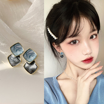 Contrast design earrings 2021 New Tide summer temperament premium atmospheric earrings retro harbor wind Hepburn earrings