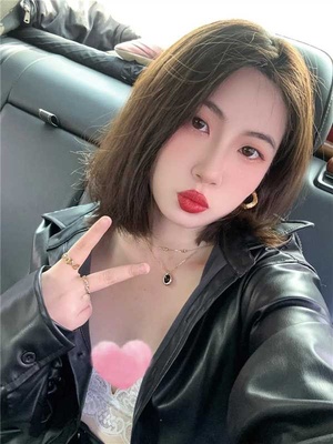 法式蕾丝真的看不腻，包裹性也特别好，不会凸点，轻薄又显身材，真的很难有女生可以抵挡蕾丝的魅力吧！