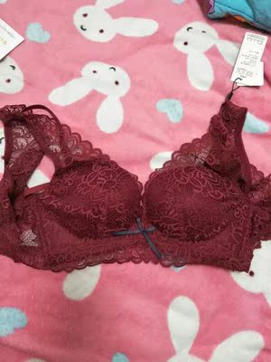 宝贝收到 是我喜欢的颜色  胸型很好 非常性感 准备再入手一件。全5分