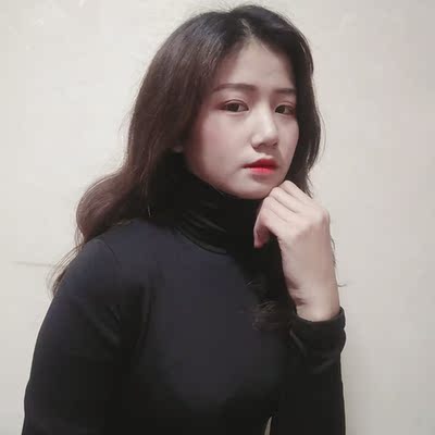 衣服很有设计感，穿上很显身材，里面也加绒，冬天也美美的，穿上超级贴身的，好喜欢