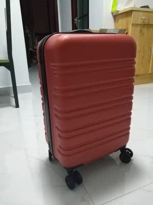 还行，就是杆有点细，里面的拉链也上反了中间的也不好拉开 样子还是很好看的