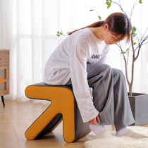 The designer of the stool in the cloakroom tries on changing shoes into the door and stepping the wooden little stool house with a light and extravagant creative sitting pier