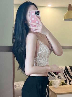 不扎皮肤，无感穿着很舒适，不挑衣服，颜色也很好看，内搭也非常高级时尚。真的是强烈推荐，夏天搭配时髦单品妥妥的！