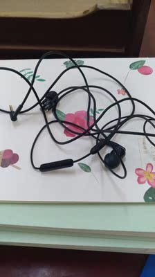 唉，就这样了，设备不同听的效果就不同，灵敏度很高，解析可以，导致我这手机听起来有些杂音，笔记本就没有，音质还可以。