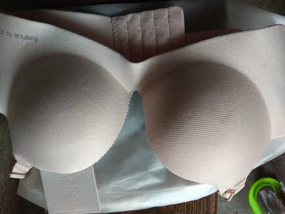 包装很精致，面料摸起来很舒服，聚拢效果也挺好的！真是物超所值哈！！！！