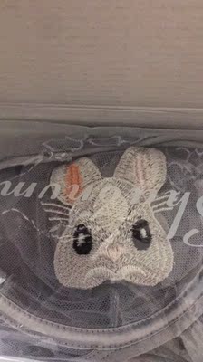 质量挺好的~和图片一样~不知道为什么兔兔的位置遮不住~出来了~ 质量挺好的~和图片一样~不知道为什么兔兔的位置遮不住~出来了~