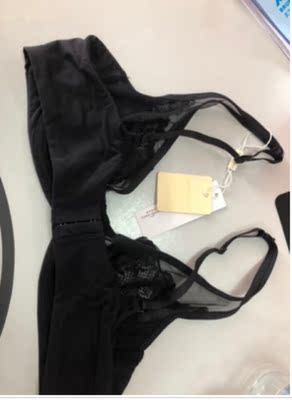 哇塞简直太棒了！穿上以后穿上外衣感觉瘦了二十斤！大胸的接妹妹不要犹豫！效果超棒的！这是我买过的最好的一款，柔软舒适，就像没穿一样舒服！我已经开始回购了！多买几件有备无患！