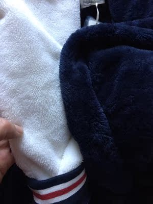 到好多天了，这久没在家今天拿回来打开看了看，质量没有我之前买的好，之前买的是粉红色的那款质量挺好的，不知道为什么，价格比我之前买的贵，但是质量不怎么样，好失望啊！还比较簿！