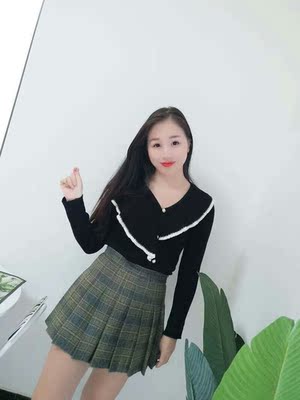 裙子版型质量真的很好，上身效果非常好，穿着很百搭，价格还比实体店便宜，物超所值