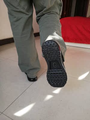 真的是物有所值啊!袜子,啥的都给了,果断把专卖店的退了,爸爸穿着很满意! 真的是物有所值啊!袜子,啥的都给了,果断把专卖店的退了,爸爸穿着很满意!