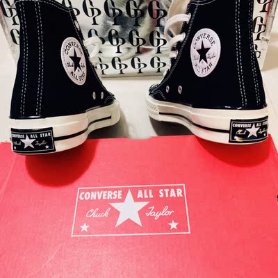 看上这款鞋好久了，打开鞋盒的时候被惊艳到了，超级好看～然后也蛮好搭配衣服的，nice～鞋底是橡胶底的质量很好，上脚很舒适。鞋子样式反正个人比较喜欢，匡威经典1970s，值得拥有哦。