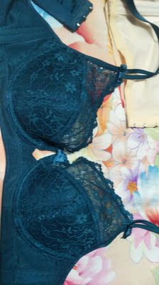 很性感！很柔软！颜色很好！头一次买这个颜色！挺好的！尺码很好！穿了这个牌子10多年了！11.11买很优惠！一共买了3个！12.12再买几个！一年的内衣不用买了！