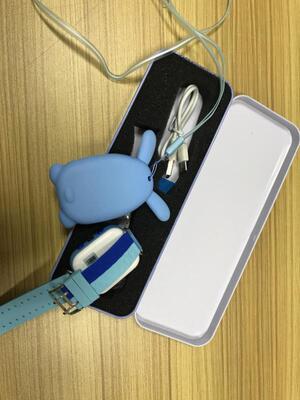 宝贝很喜欢，每天爱不释手，微聊和小朋友们经常联系，电池的续航也就1天左右，也不错了，值得购买，没有游戏，避免孩子沉迷游戏，挺好的，样式好看