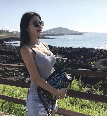 少女时期就知道自己发育的比别人慢，但是当时不觉得胸小是啥不好的事情，后来长大之后才意识到这个问题多大！幸亏还不晚！最主要找到对的方法！坚持了3个月，开启不一样的人生