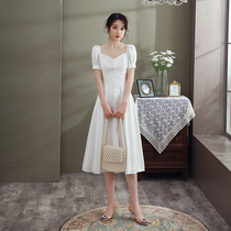 Retro light wedding dress 2022 new license registration engagement bride's daily little white dress simple temperament brigade