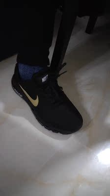 鞋子很好看,穿的挺舒服的,不错的卖家 鞋子很好看,穿的挺舒服的,不错的卖家