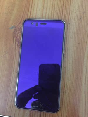 手机壳子很漂亮，透明的，和手机贴的很紧。手感不错。看起来上档次。