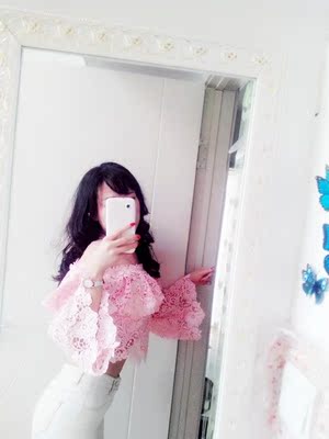 本人是粉色控，宝贝有粉色与蓝色，纠结了颜色好久，感觉蓝色很清爽，粉色很柔和，所以下单时来回换颜色，没有选择恐惧症的人是不会理解的&hellip;&hellip;收到宝贝舒了一口气，对蓝色满意，真心赞呀，没想到自己这么壮硕，感觉以后要少吃烤五花肉了，这衣服还有督促自己瘦身的功效&hellip;&hellip;