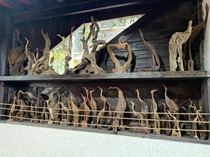 Yunnan fragrant wood purple oil wood tabby sandalwood root art wood carving solid wood bird ornaments Garden landscape decoration