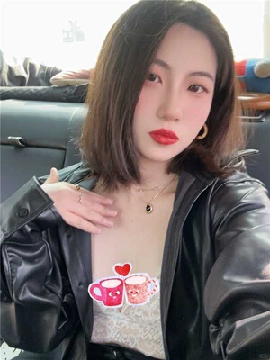 法式蕾丝真的看不腻，包裹性也特别好，不会凸点，轻薄又显身材，真的很难有女生可以抵挡蕾丝的魅力吧！