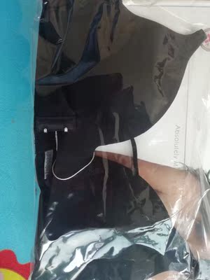 特别的舒服，款式颜色都好看！简单大方，主要是质量好！