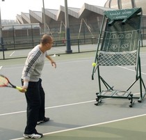 The second generation tennis trainer can be used as a tennis ball machine tennis training machine Three nameplates tennis trainer wall net