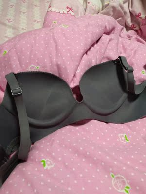 很划算很舒服的质量，喜欢这种一片式内衣，舒服简单，还很好看，还打理，喜欢😍